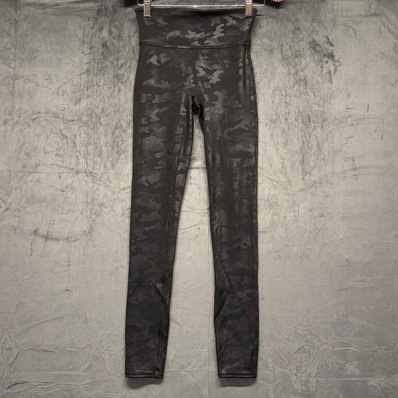 SPANX Pants - SPANX BLACK ON BLACK CAMO LEGGING-XS